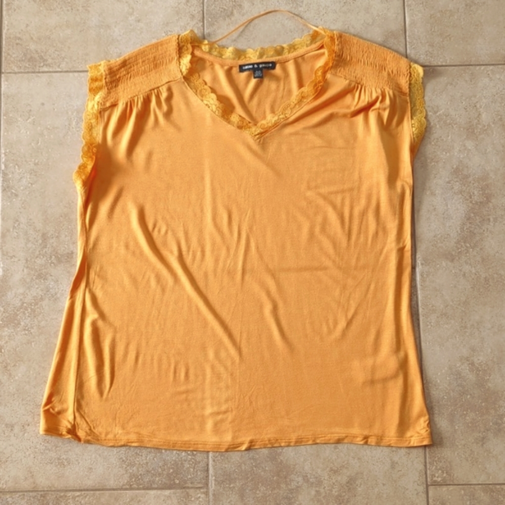Cute yellow tank top, super soft